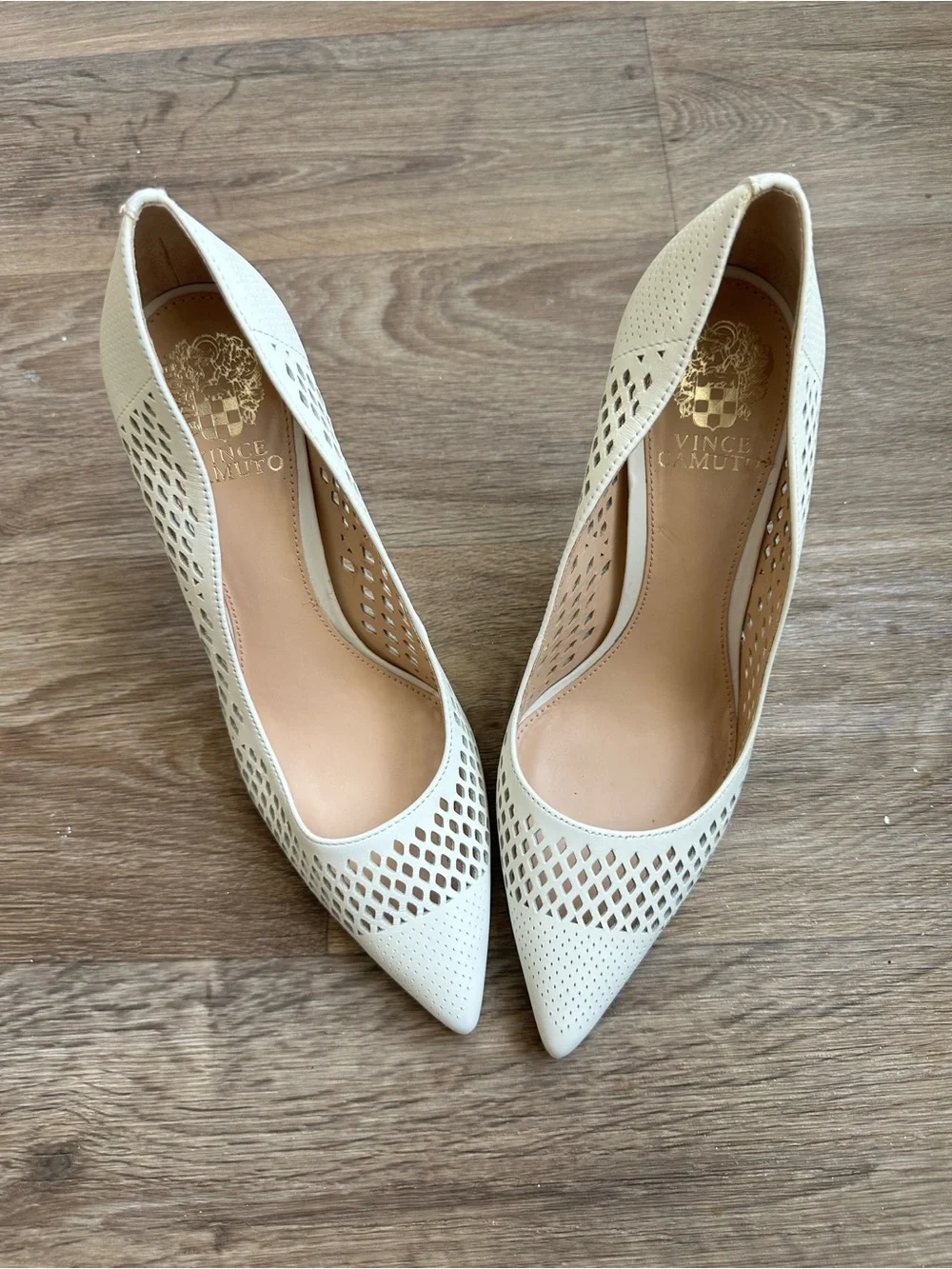 Vince Camuto Nico Perforated Pointed Toe Heels Picket Fence Ivory White Size 9.5